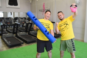 ニックこと間瀬大介さん（左）と、ノリこと松本典昭さん。閉店したジムを新店「ベリーベリー」として“復活”させた＝加古川市東神吉町出河原