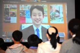 地方政治の魅力についてオンラインで語る熊谷俊人千葉県知事＝白陵中学・高校
