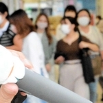 街行く人に立候補予定者が施策を訴えた＝加古川市内