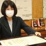 感謝状を受ける中西孝子さん＝高砂署