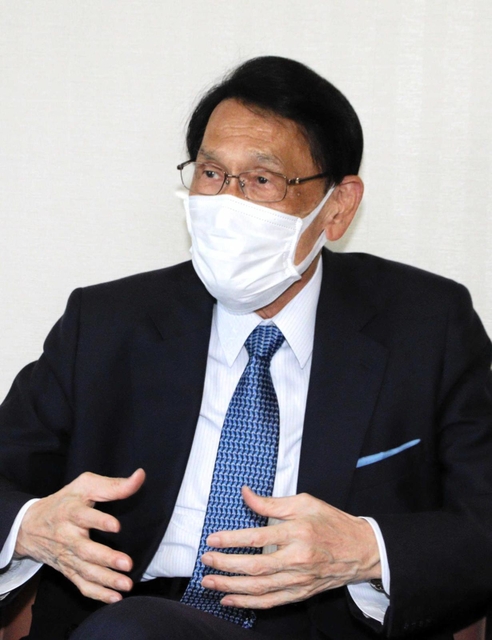 １０期目の抱負を語る渡海紀三朗氏＝高砂市曽根町