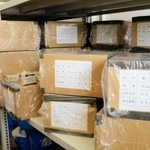 ８月で賞味期限が過ぎた災害備蓄食料の乾パン＝加古川市加古川町北在家