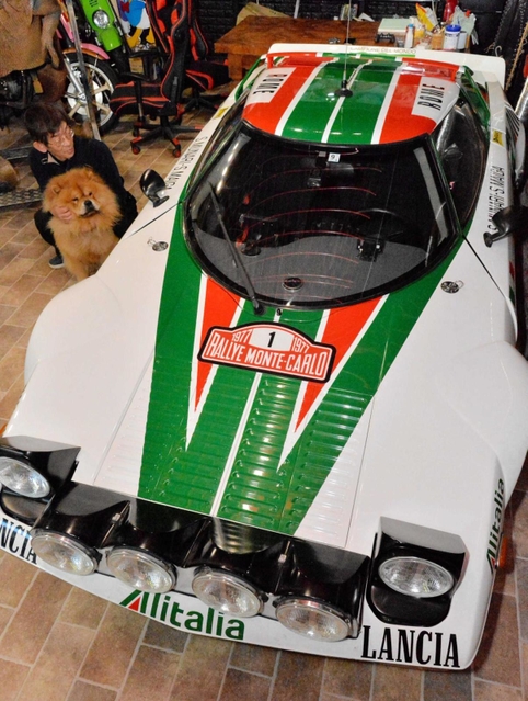 ラリーカー「ランチア・ストラトス」のレプリカ車＝高砂市高砂町鍛冶屋町