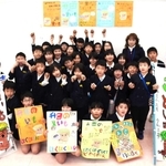 里ねばちゃんをポスターやのぼりに描き、地元産里芋のＰＲに奮闘する東神吉小学校３年生＝ふぁ～みんＳＨＯＰかんき