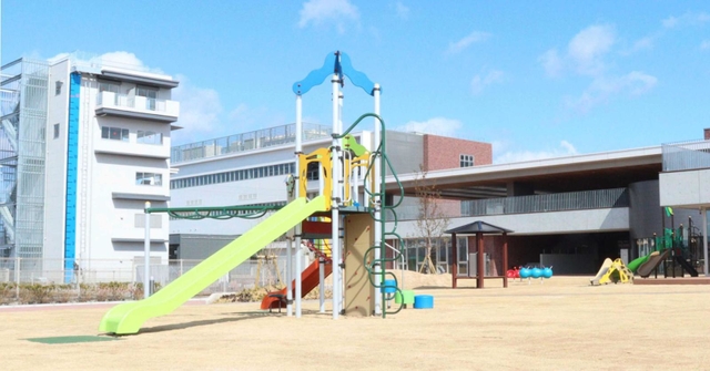 ４月にオープンする「かこてらす」（右奥）と、屋外広場＝加古川市平岡町一色