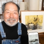 水彩画を日々描き、インスタグラムへの投稿を続ける木沢平通さん＝高砂市