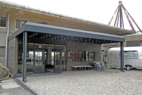 「ＯＮ　ＴＨＥ　ＨＩＬＬ」の外観＝加古川市加古川町大野