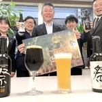 「高砂祭ビール」の完成を祝うリーダーの黒田昌宏さん（中央）ら＝リンク