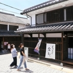 工楽松右衛門旧宅（右）など伝統的な日本家屋が残る旧高砂町＝高砂市高砂町今津町