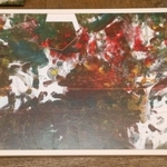 子どもの抽象画をジグソーパズルにした作品＝高砂市米田町古新、カフェはま茶