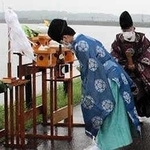 豊かな水の恵みを願った弁天祭＝加古大池（提供）