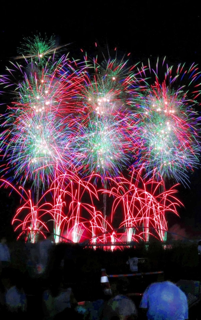２０１９年８月に開催された「加古川まつり花火大会」＝加古川河川敷