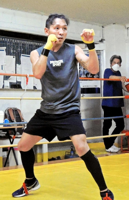 日本ユース王座決定戦に挑戦する湊義生選手＝ＪＭ加古川拳