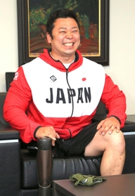 パラ・パワーリフティング日本代表として、アジア・オセアニア選手権に出場する田中翔悟選手＝高砂市役所