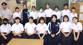 ＮＨＫ杯全国中学校放送コンテストに出場する陵南中学校の放送部員＝陵南中学校