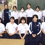 ＮＨＫ杯全国中学校放送コンテストに出場する陵南中学校の放送部員＝陵南中学校
