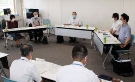 加古川中央市民病院の経営状況が報告された、加古川市民病院機構評価委員会＝加古川市加古川町本町