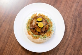 韓国料理店「かうらい屋」の「かうらい屋特製ため池カレー」（稲美町商工会提供）