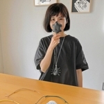 鼻笛などの個展を開く陶芸作家の森田なつみさん＝加古川市平岡町土山