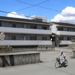 現在利用者がいない高砂市民病院の「世帯医師公舎」。市が利活用提案を募集している施設の一つだ＝高砂市荒井町蓮池３