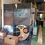 初の本格的展覧会を開く「匠工芸」＝高砂市荒井町日之出町