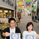 寺家町商店街で催す「かわのまちマーケット」をＰＲするＮＰＯ法人シミンズシーズのメンバー＝加古川市加古川町寺家町