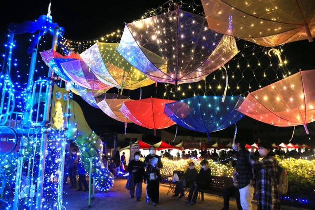 レトロな町並み、幻想的に輝く「たかさご万灯祭」3年ぶり開催 伝統