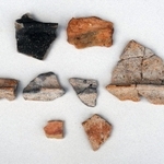 東車塚古墳から出土した埴輪の破片（同市教育委員会提供）