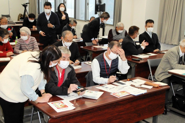 東播磨県民局が開いた自治会向け電子回覧板講習会＝加古川市加古川町寺家町