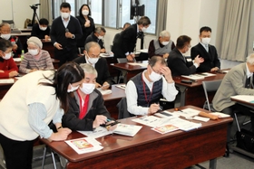東播磨県民局が開いた自治会向け電子回覧板講習会＝加古川市加古川町寺家町