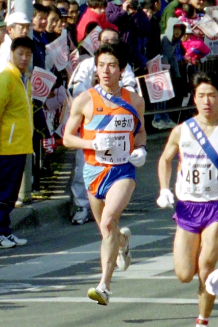 駒沢大時代、兵庫県郡市区対抗駅伝で加古川市の１区を担った神屋伸行さん。区間賞の走りでチームの優勝に貢献した＝１９９９年２月、加西市内