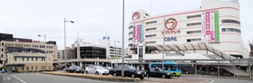 加古川市が再整備案を発表したＪＲ加古川駅前。カピル２１ビル（右）、加古川駅前立体駐車場ビル（中央奥）、サンライズビル（左）の建て替え方針を示した＝加古川市加古川町篠原町、加古川町溝之口