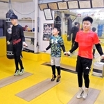 いつも一緒にジムへやって来る３兄弟。（右から）松江琉翔さん、倖羽君、吟仁さん＝加古川市別府町朝日町