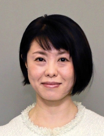 迎山志保氏