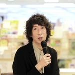 「かなしきデブ猫ちゃん　マル」への思いを語る早見和真さん＝加古川市加古川町篠原町