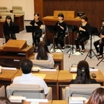 加古川市議会議事堂で催された議場コンサート＝同市加古川町北在家