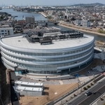 完成した高砂市役所の本庁舎＝高砂市荒井町千鳥１（小型無人機で撮影、高砂市提供）