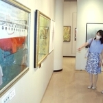 洋画の大作などが並ぶ会場＝加古川市平岡町新在家、加古川総合文化センター