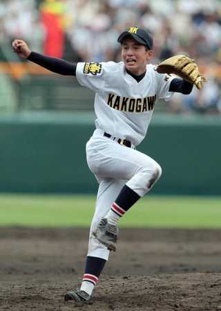第９０回全国高校野球選手権大会の聖光学院戦で力投した加古川北高の岩崎投手＝甲子園球場