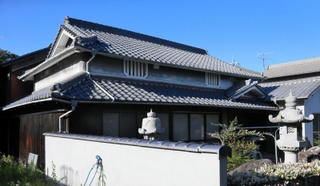 築１００年以上という岩佐賢一さん方＝加古川市志方町成井