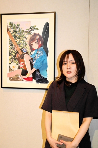 加古川をイメージした描き下ろしイラストと、いとうのいぢさん＝加古川総合文化センター