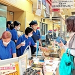 大学対抗カレーグランプリで総売上２位になった兵庫大学の出店コーナー＝宝塚阪急（兵庫大提供）
