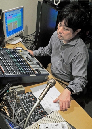 加古川グリーンシティ防災会のメンバーとラジオ番組を続けてきたＢＡＮ-ＢＡＮネットワークスの大竹良次さん＝加古川市加古川町粟津
