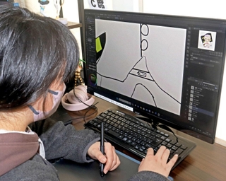 パソコンを使ってイラストを描く利用者＝加古川市加古川町寺家町