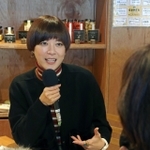 上野さんは自身の興味を広げてゲストに質問を投げかけた＝加古川市上荘町見土呂
