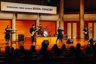 高校の軽音部を集めた「ケイオンコンサート」＝加古川市、アラベスクホール（同市提供）