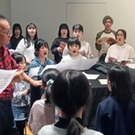 欧州で歌うために練習を重ねる兵庫稲美少年少女合唱団の子どもたち＝稲美町国安