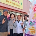 福結び市を企画した敬神堂の松本陽司さん（右から２番目）ら＝高砂市阿弥陀町地徳