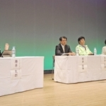 高砂市長選に向け高砂青年会議所が催した公開討論会＝高砂市高砂町朝日町１（撮影・増井哲夫）