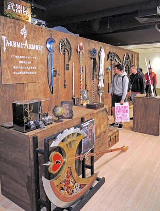 大阪梅田の百貨店に初進出したファンタジー武器屋「タクミアーマリー」＝大丸梅田店